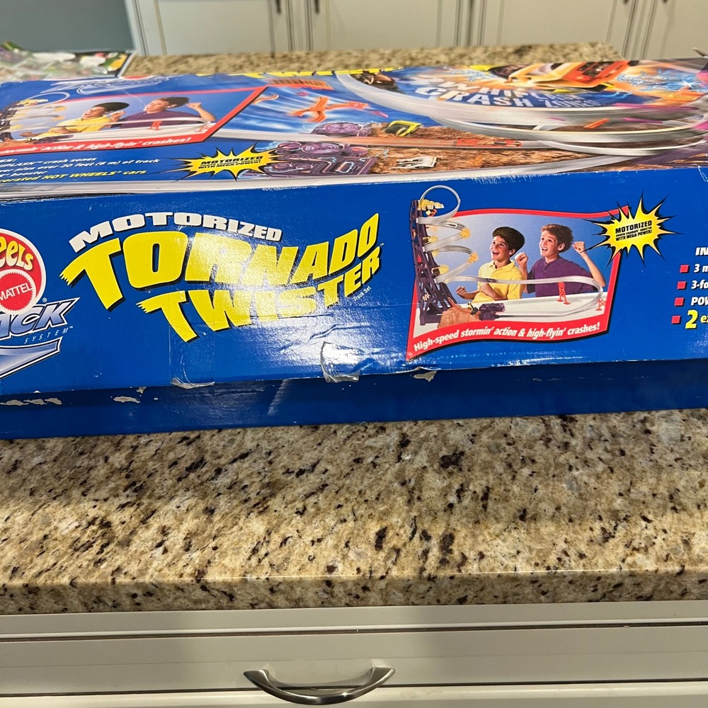 Hot Wheels Motorized Tornado Twister Track Set 2000 Mattel Vintage 25771 no cars - Picture 1 of 6